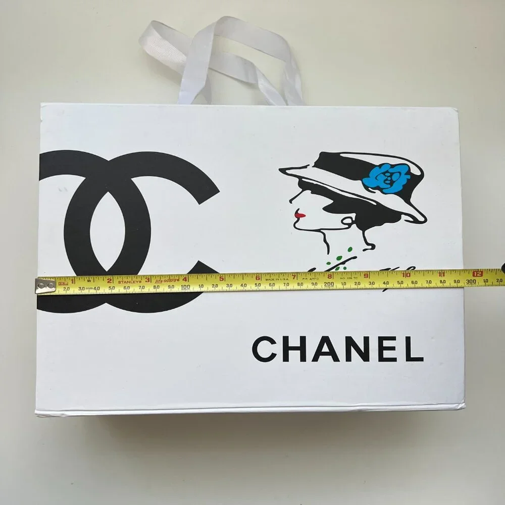 Empty Chanel Box with handles and dustbag - Picture 2 of 13